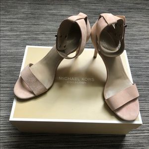 Michael Kors size 7.5 suede blush pink heels